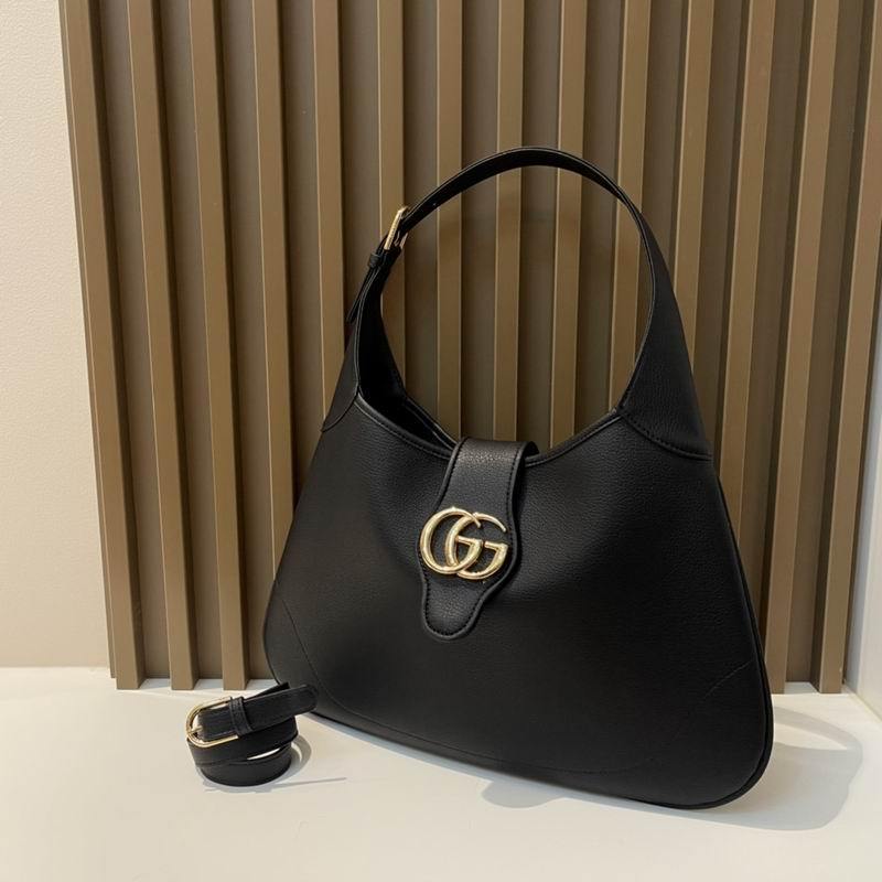 Gucci Handbags 949